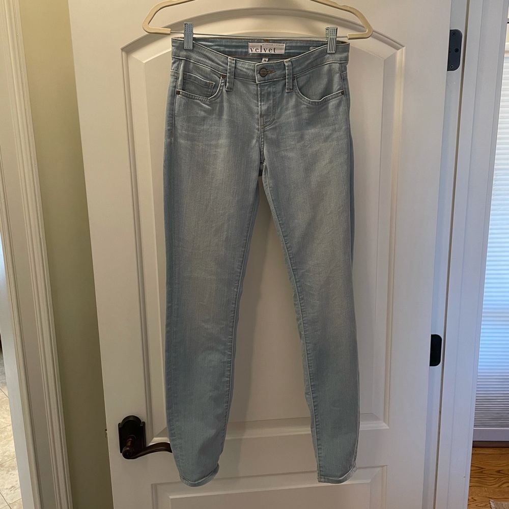 Velvet-Graham & Spencer light blue mid rise jeans